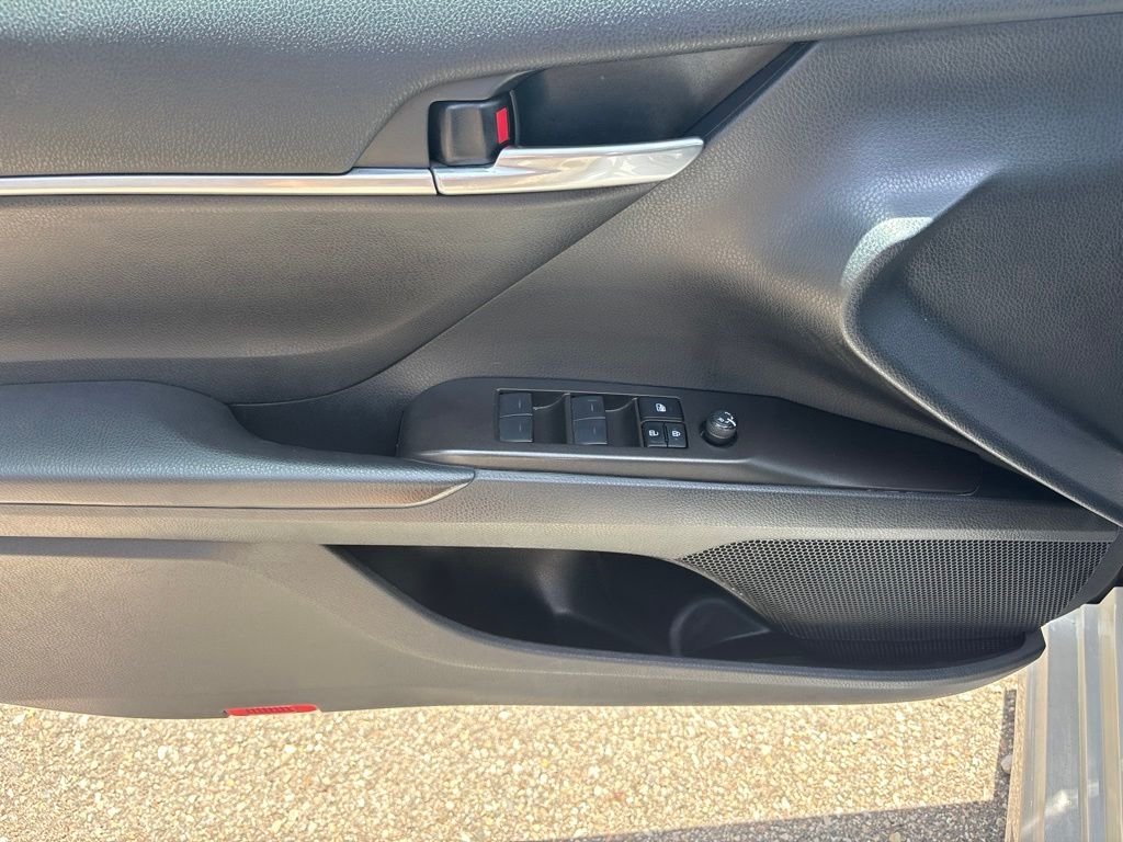 Used 2023 Ice Toyota SE image 19