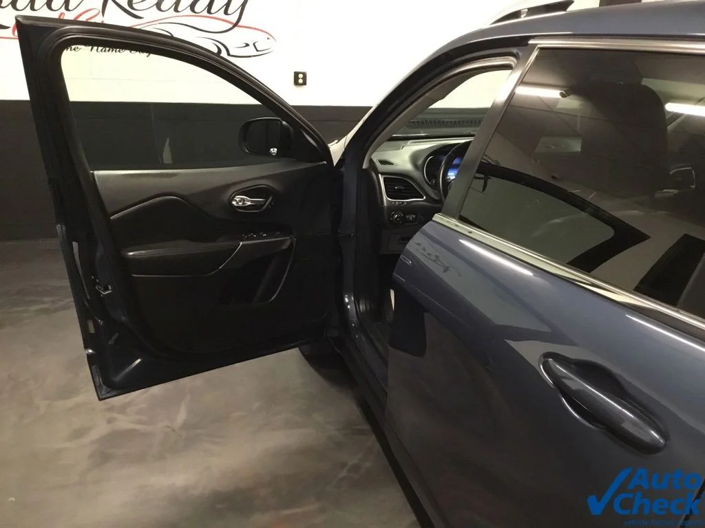 Used 2019 Blue Jeep Limited image 19