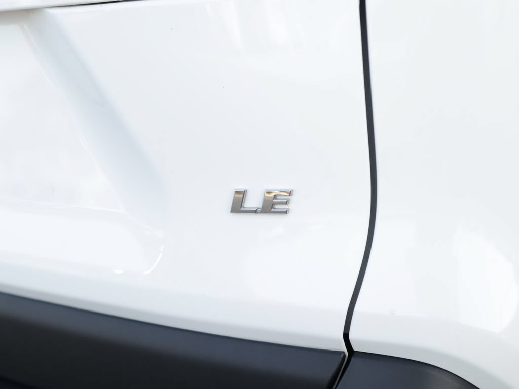 Used 2025 Ice Cap Toyota LE image 29