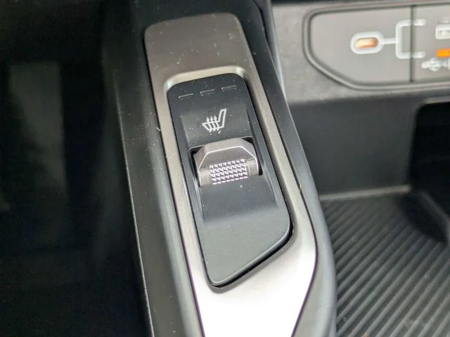 2025 Kia Sorento S - Photo 23