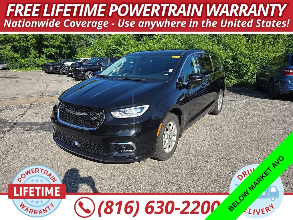 2024 Chrysler Pacifica Touring L's photo