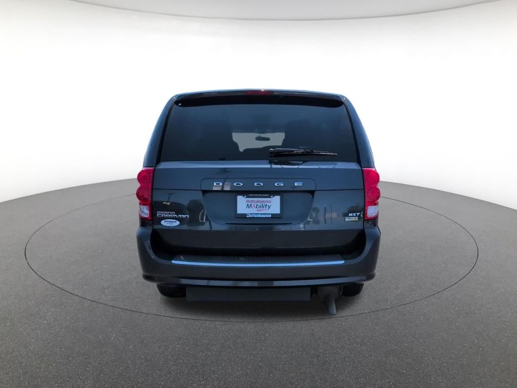 Used 2014 Gray Dodge SXT image 7