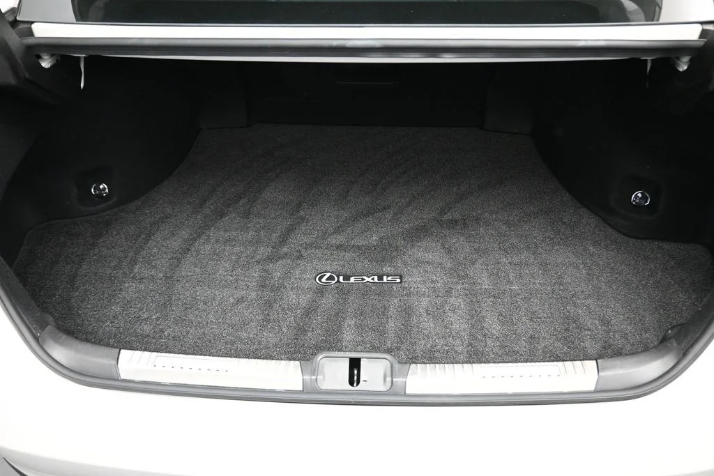 Used 2022 White Lexus 300h image 15
