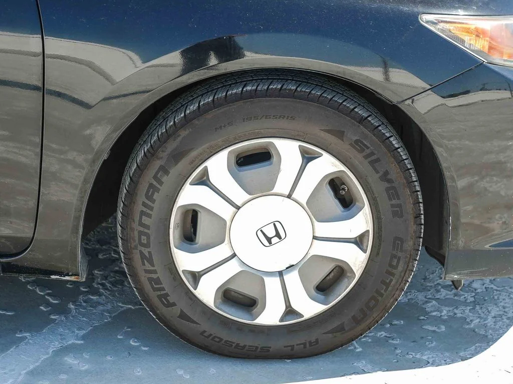 Used 2012 Crystal Black Pearl Honda Hybrid image 11