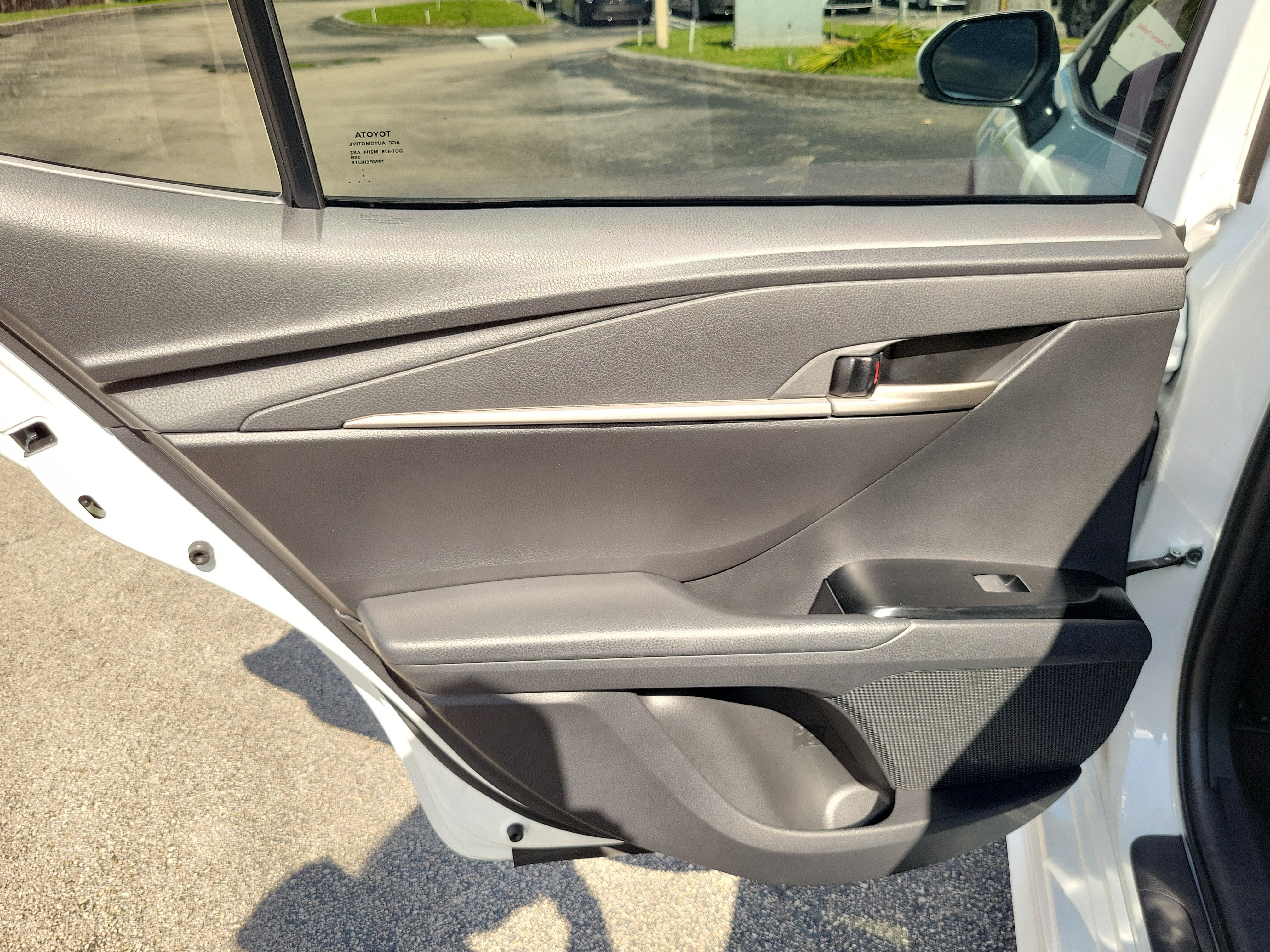 Used 2025 Ice Toyota SE image 13