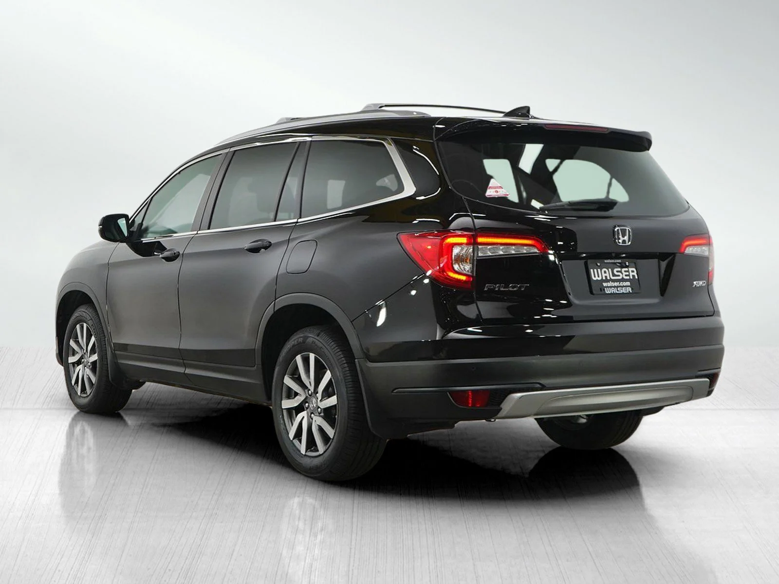 Used 2022 Crystal Black Pearl Honda Black Edition image 4
