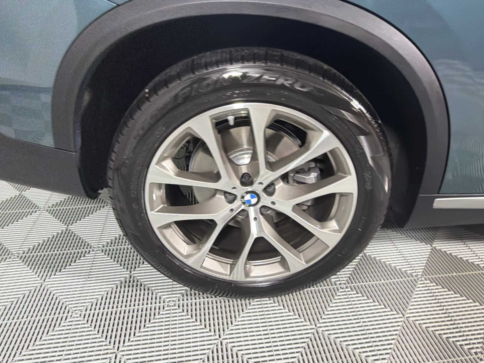 Used 2024 Blue Ridge Mountain Metallic BMW xDrive40i image 9