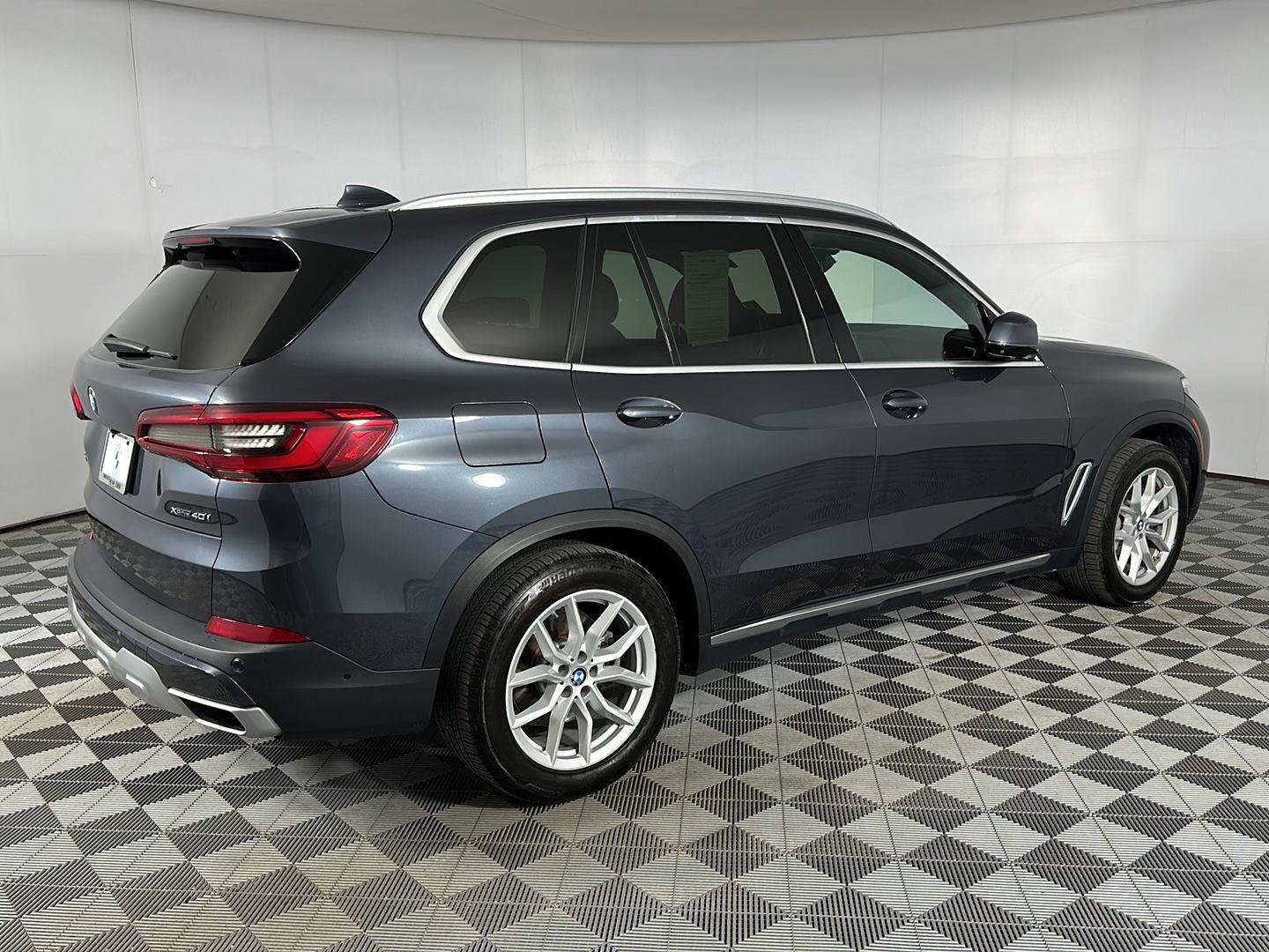 Used 2020 Arctic Gray Metallic BMW xDrive40i image 32