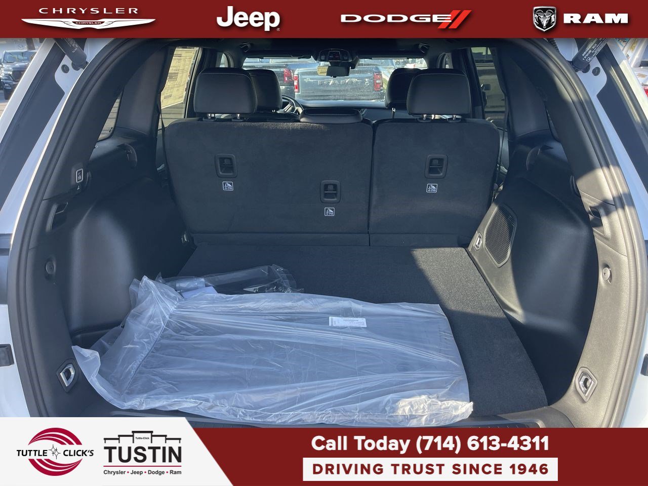 New 2026 Bright White Clear-Coat Exterior Paint Jeep Limited Reserve image 27