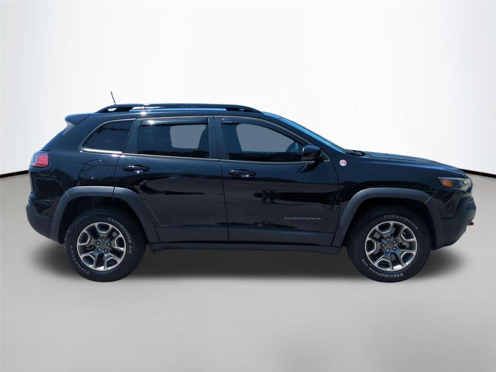 Used 2022 Diamond Black Crystal Pearlcoat Jeep Trailhawk image 6