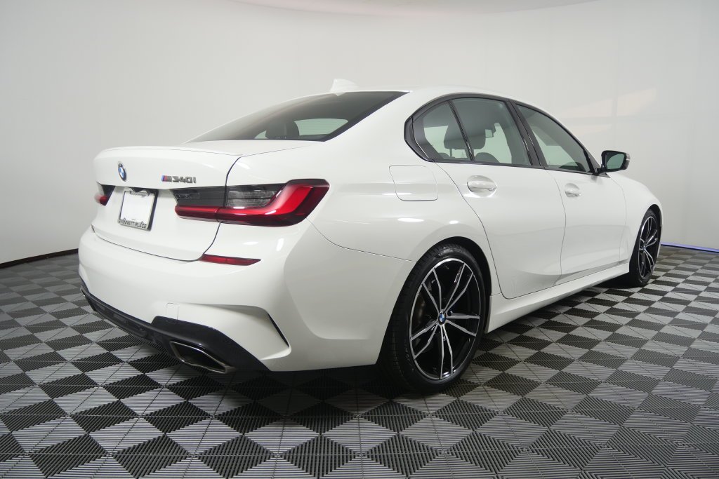 Used 2022 Alpine White BMW M340i image 5