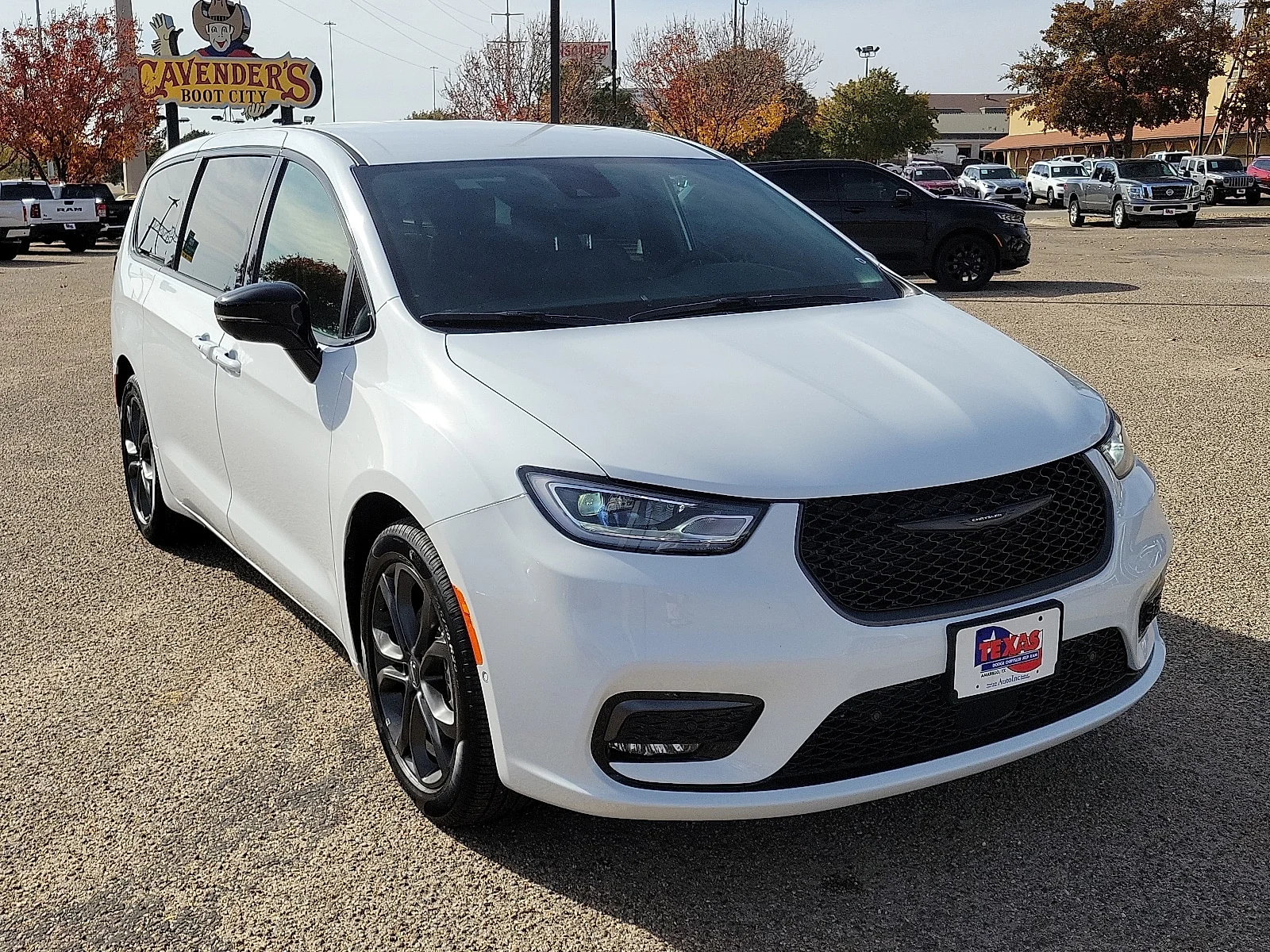New 2026 PW7 Bright Whit Chrysler SELECT image 6