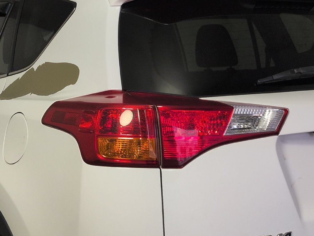 2015 Toyota RAV4 XLE - Photo 8