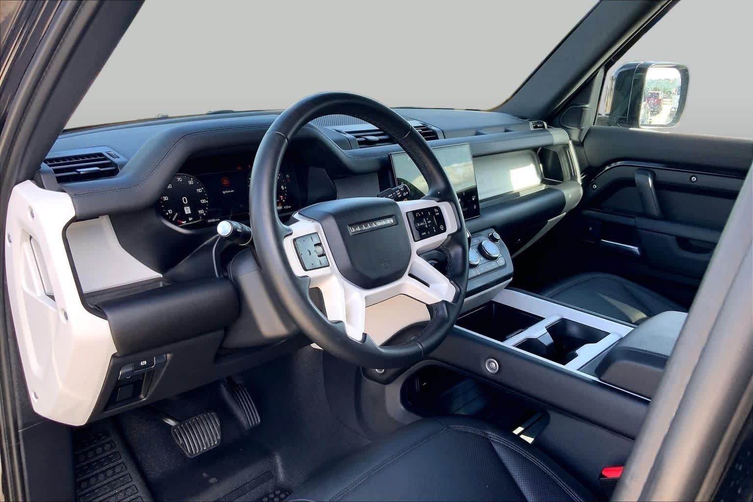 Used 2025 Santorini Black Metallic Land Rover S image 16
