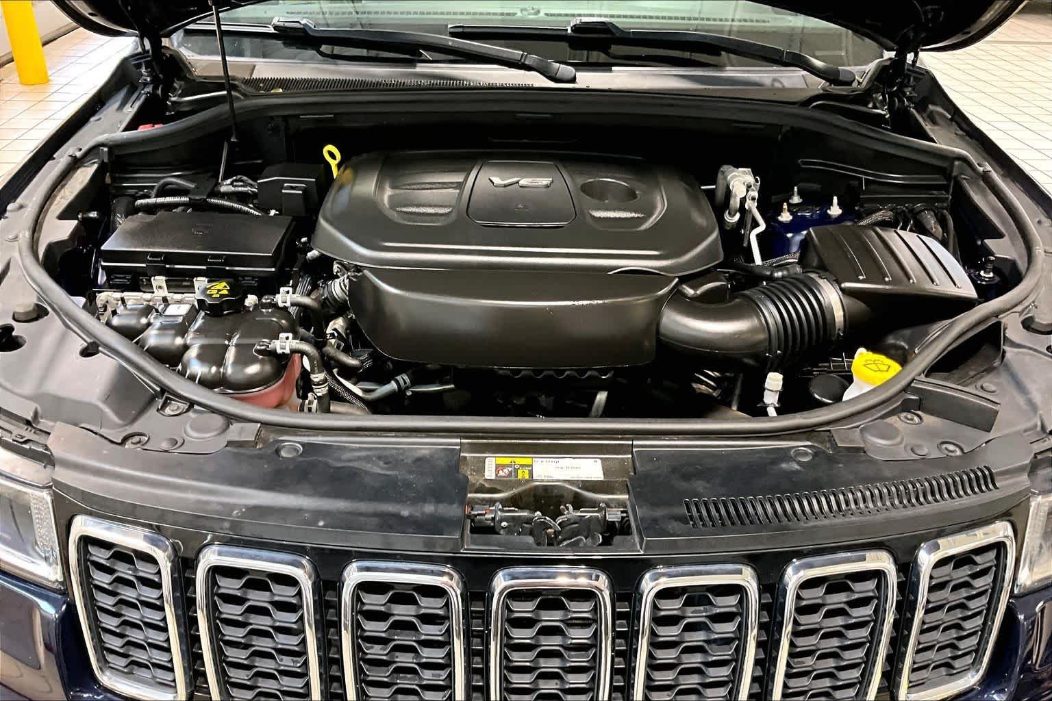 Used 2018 True Blue Pearlcoat Jeep Limited image 29