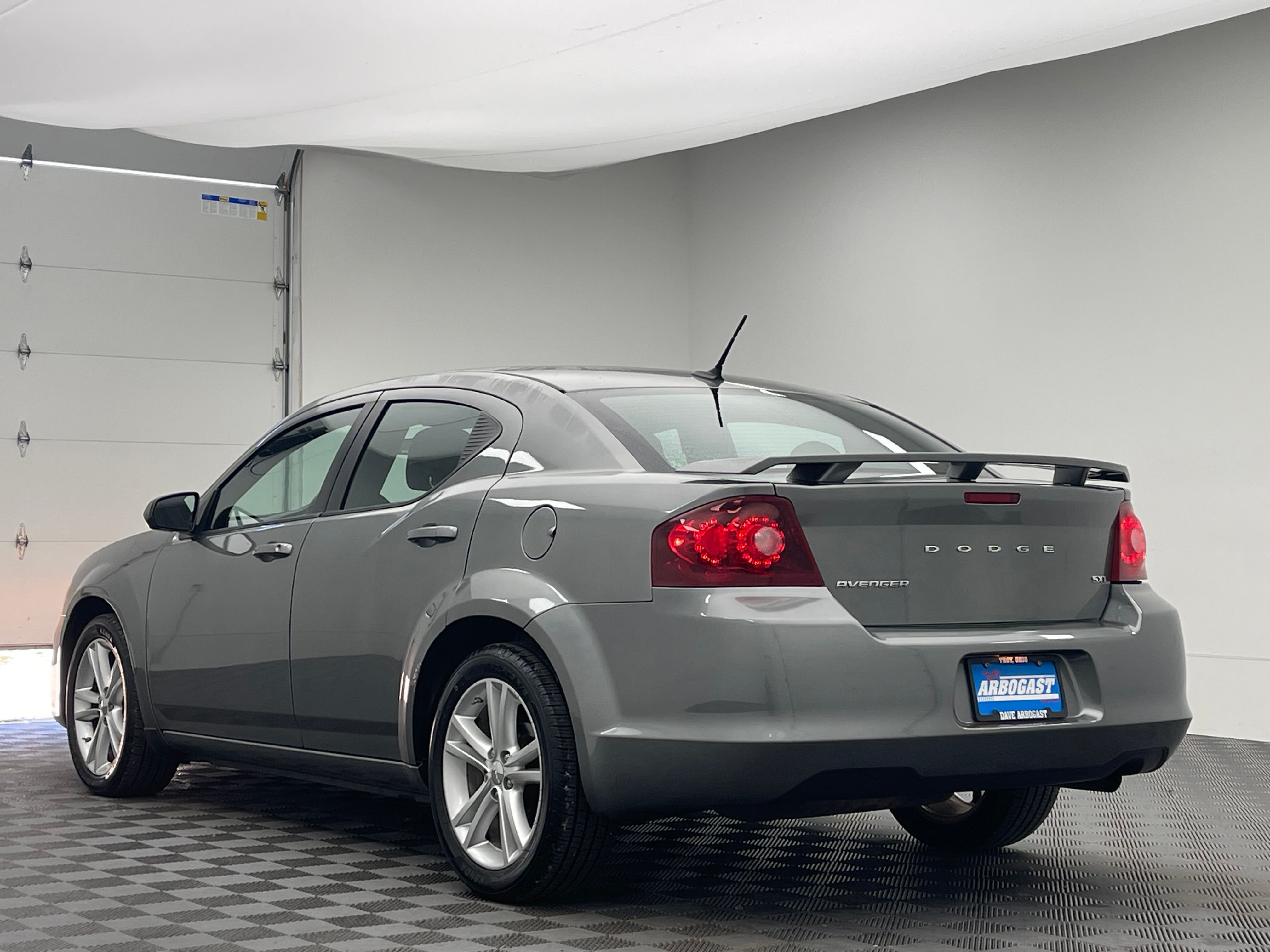 Used 2013 Mineral Gray Metallic Clearcoat Dodge SXT image 8