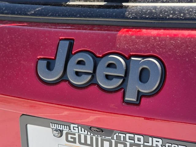 New 2026 Red Hot Pearl-Coat Exterior Paint Jeep Latitude image 30