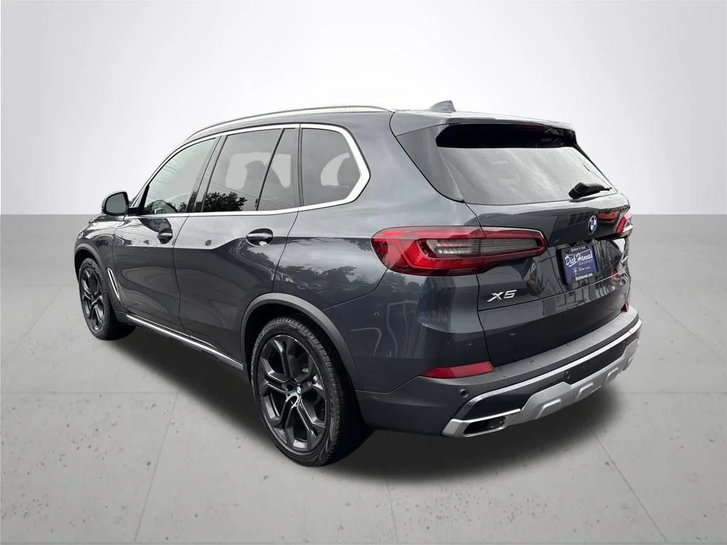 Used 2019 Gray BMW xDrive40i image 9