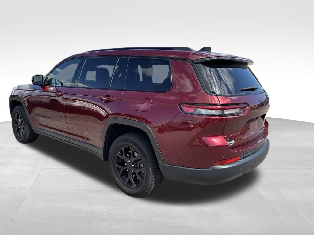 Used 2024 Red Jeep Altitude image 3