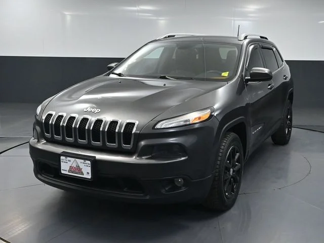 Used 2016 Gray Jeep Latitude image 12