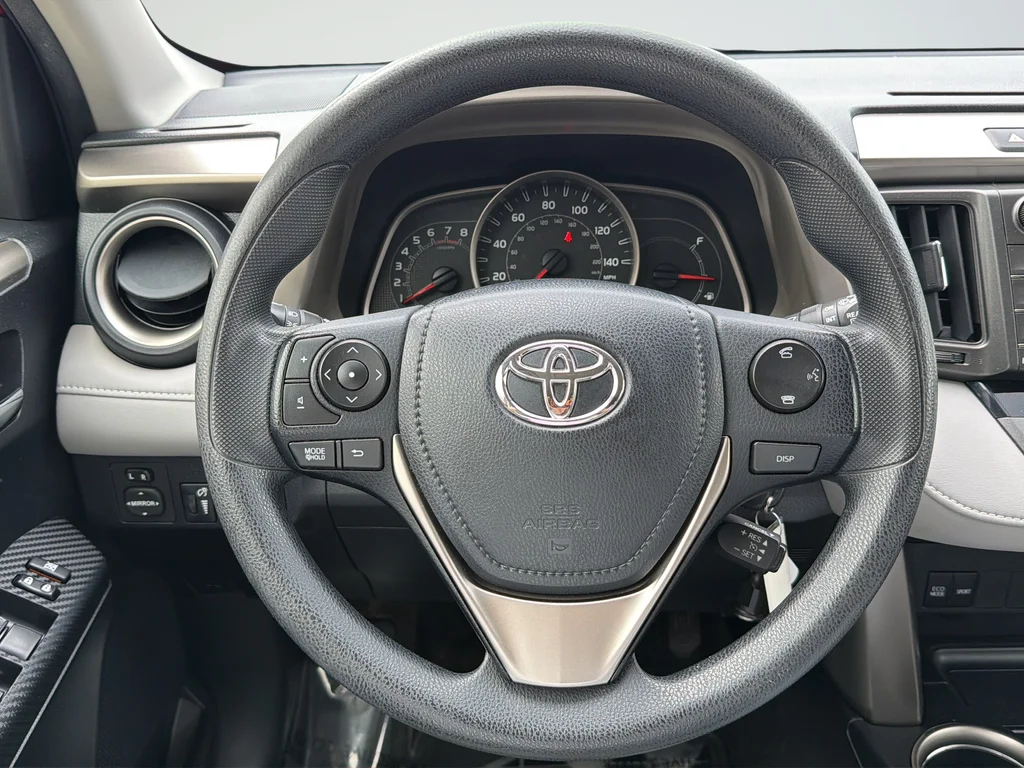Used 2015 Red Toyota XLE image 5