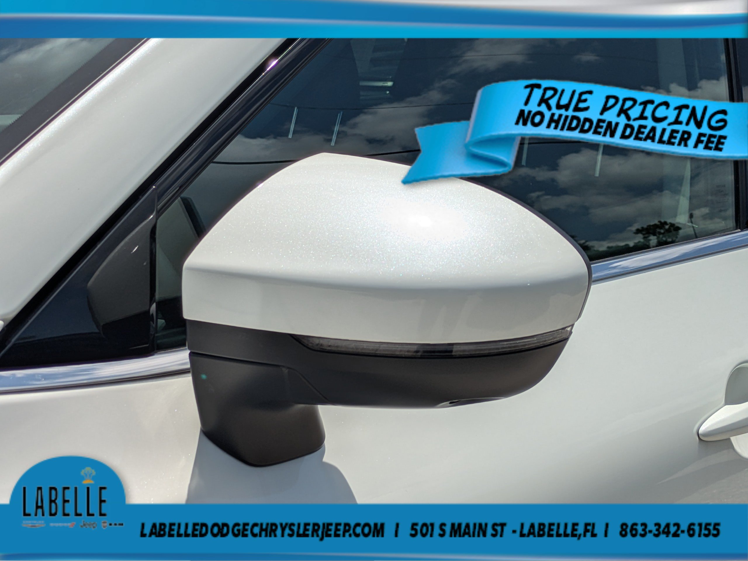 Used 2023 Pearl White Tricoat Nissan Platinum image 10