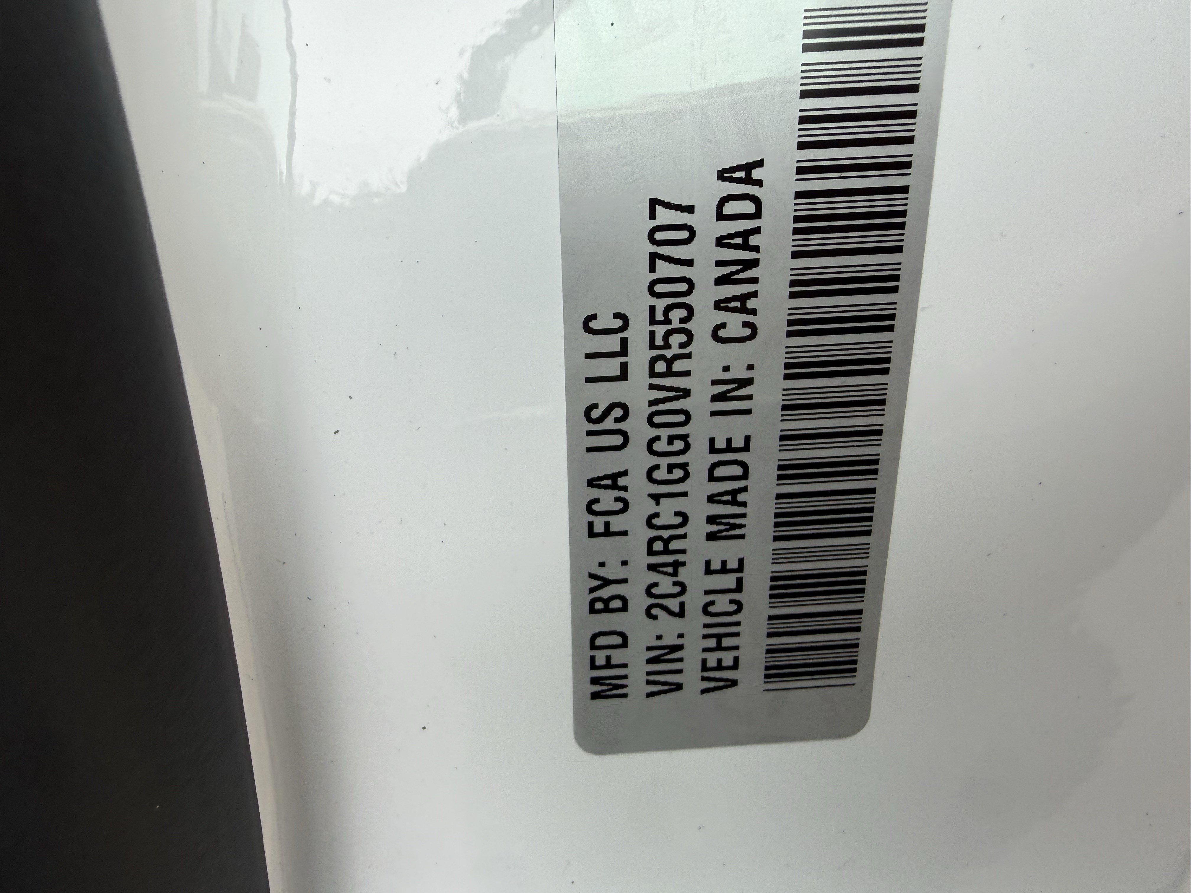 New 2027 Bright White Clear-Coat Exterior Paint Chrysler Limited image 18