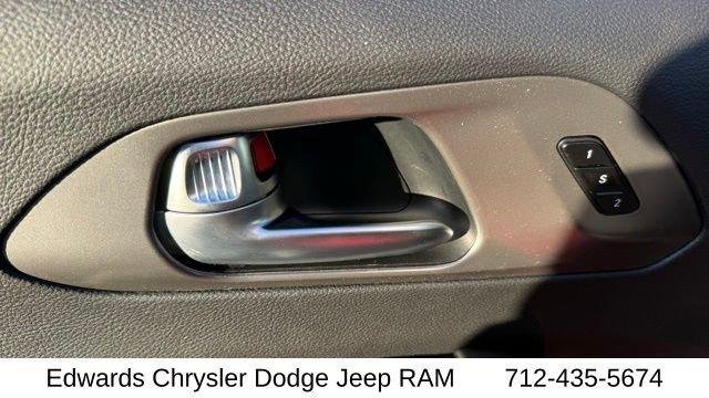 2026 Chrysler Pacifica Select - Photo 16