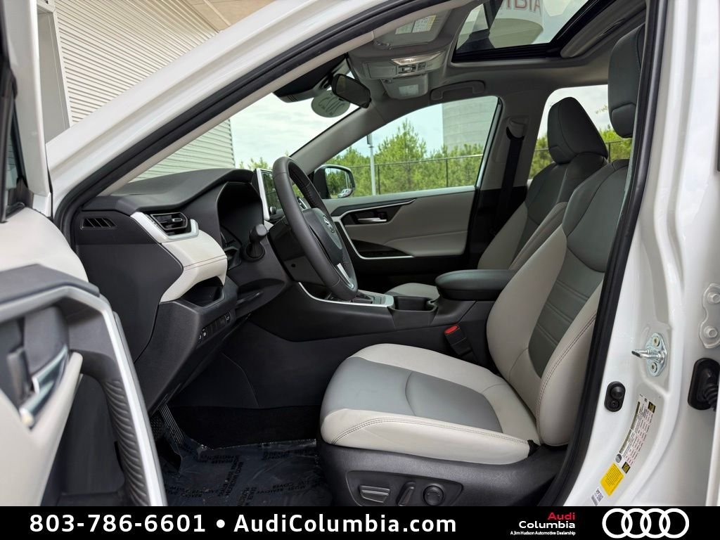 Used 2025 Beige Toyota XLE Premium image 23