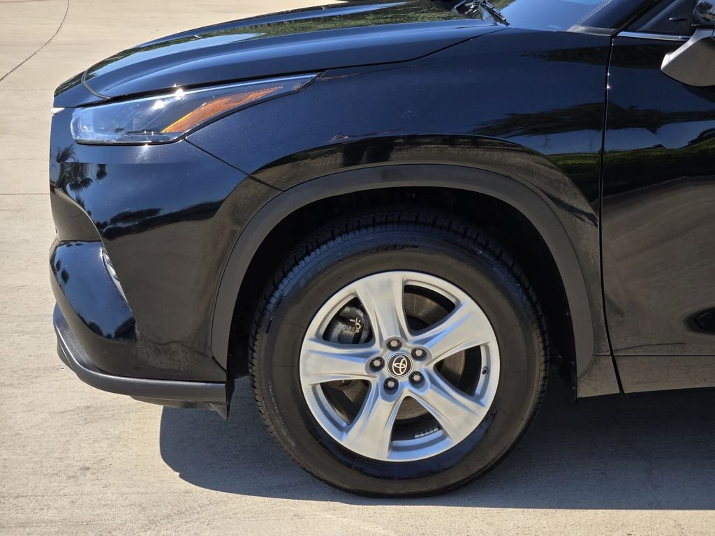 2024 Toyota Highlander LE - Photo 6