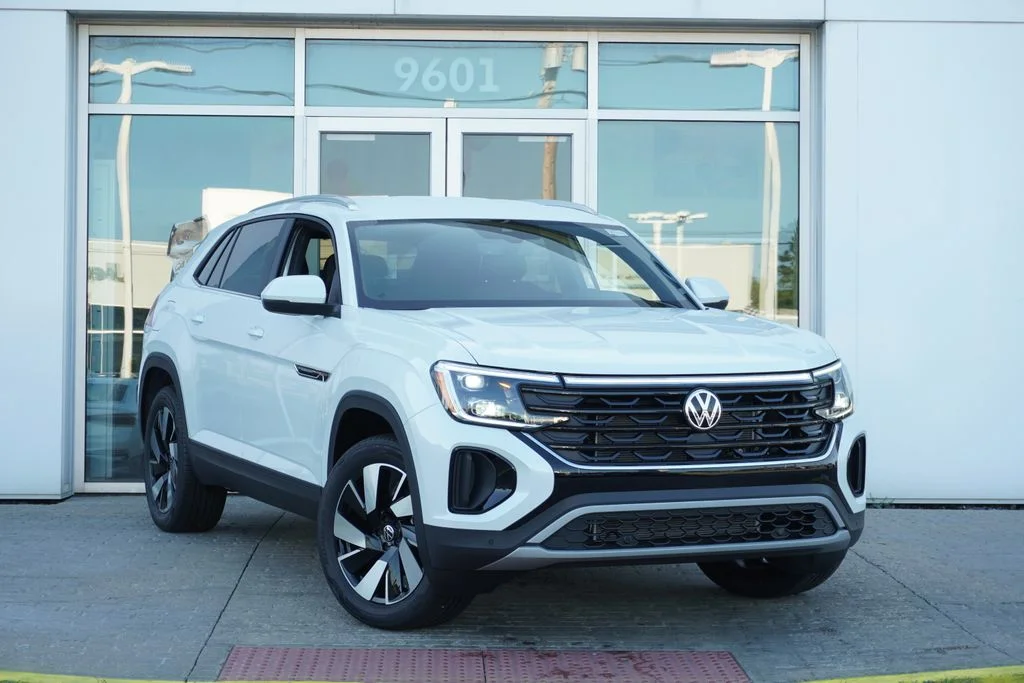 New 2026 White/off-white Volkswagen 2.0T SE w/Technology image 2