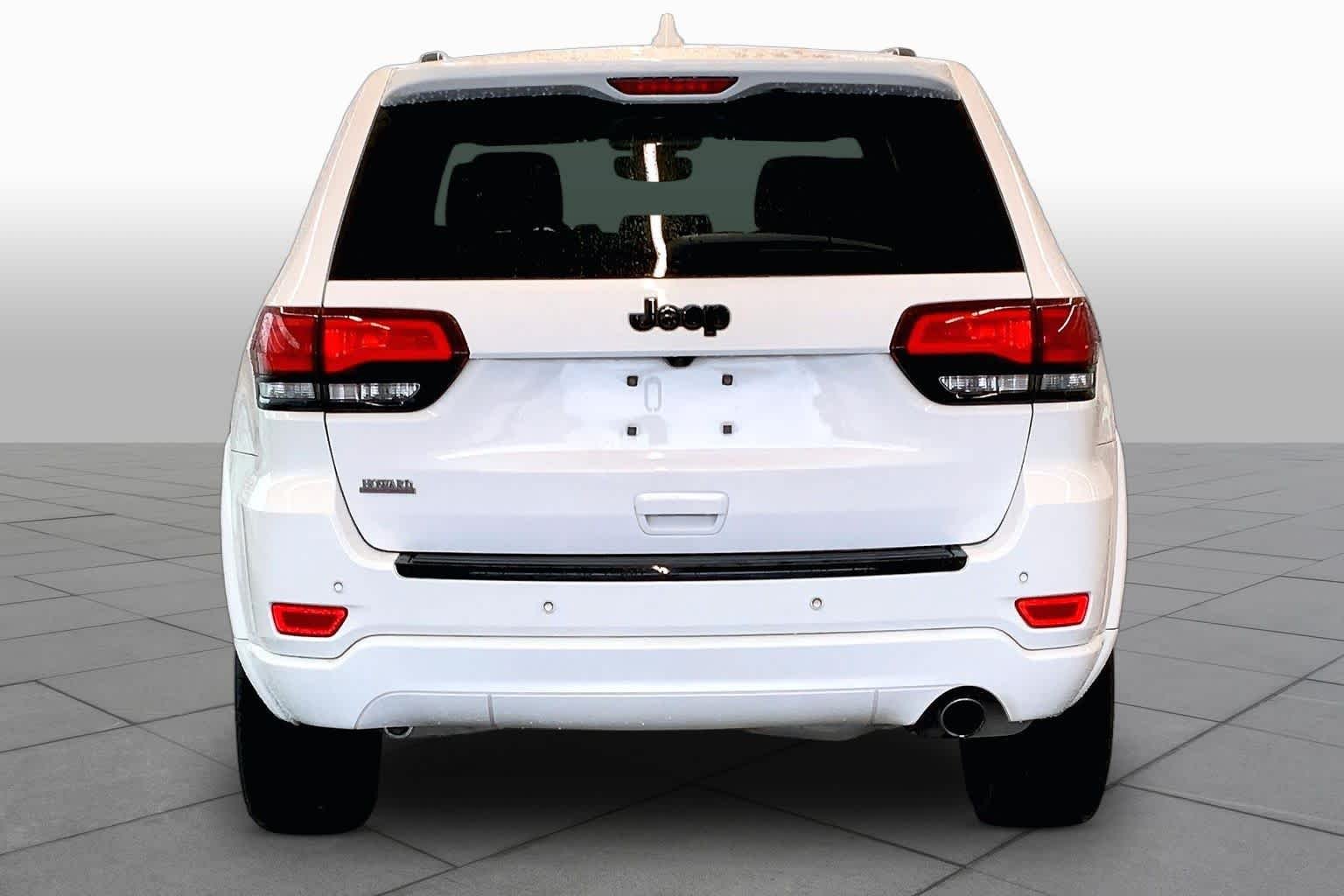 Used 2018 Bright White Clearcoat Jeep Altitude image 6