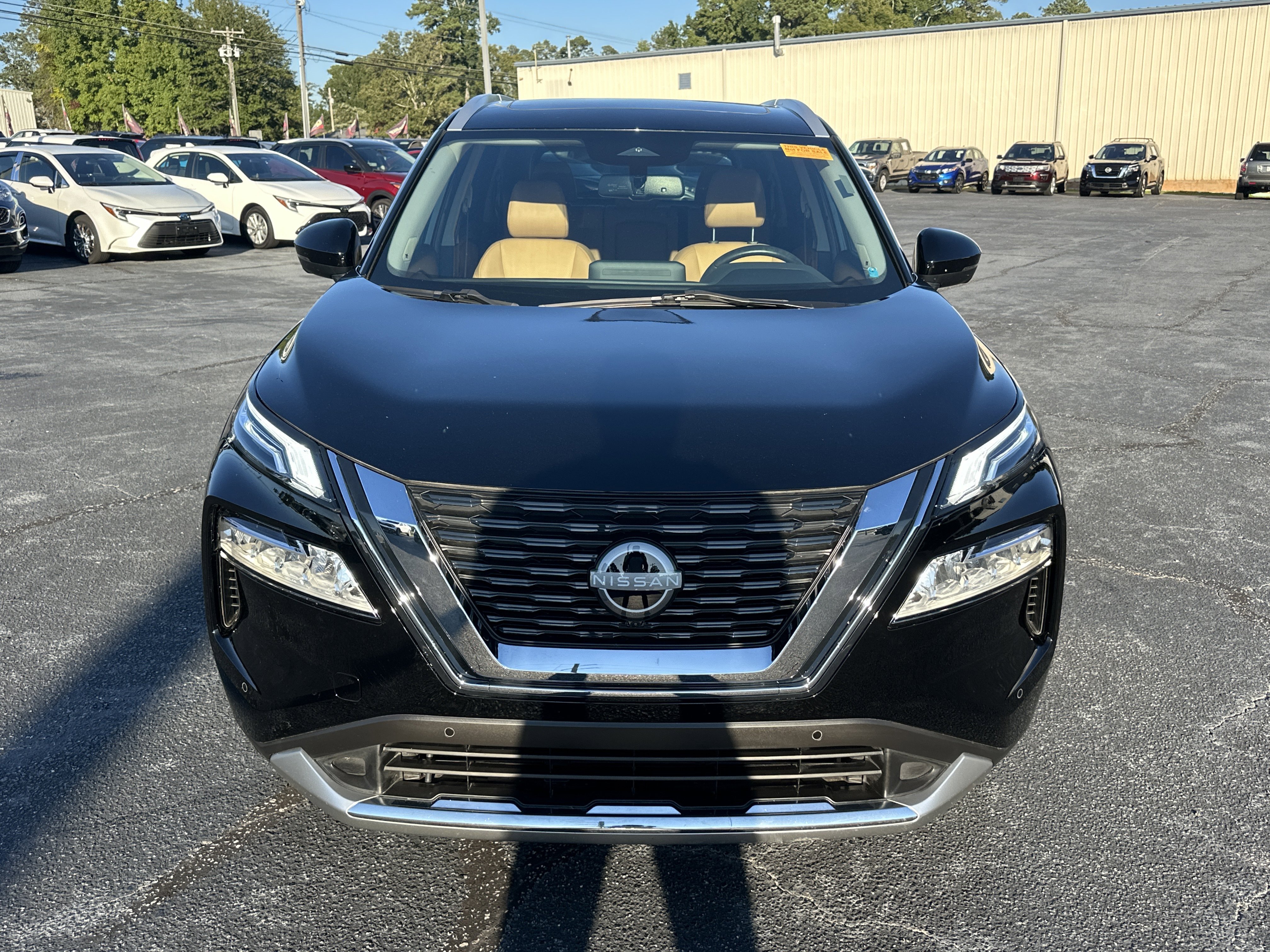 Used 2023 Super Black Nissan Platinum image 3