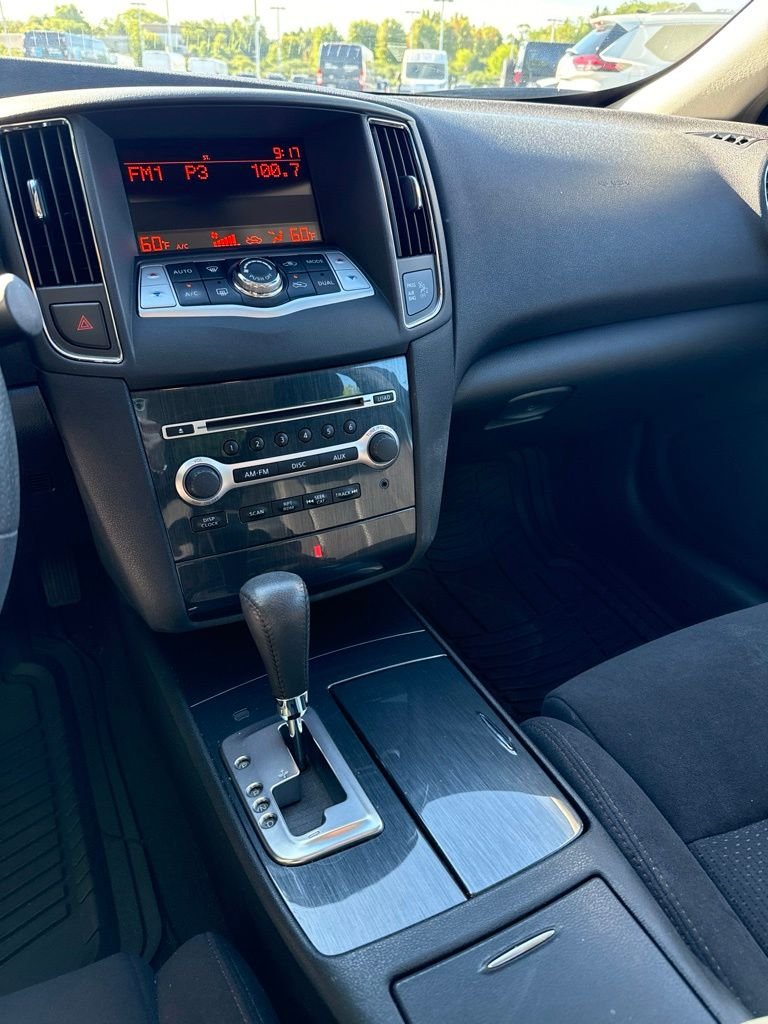 Used 2014 White Nissan 3.5 S image 10