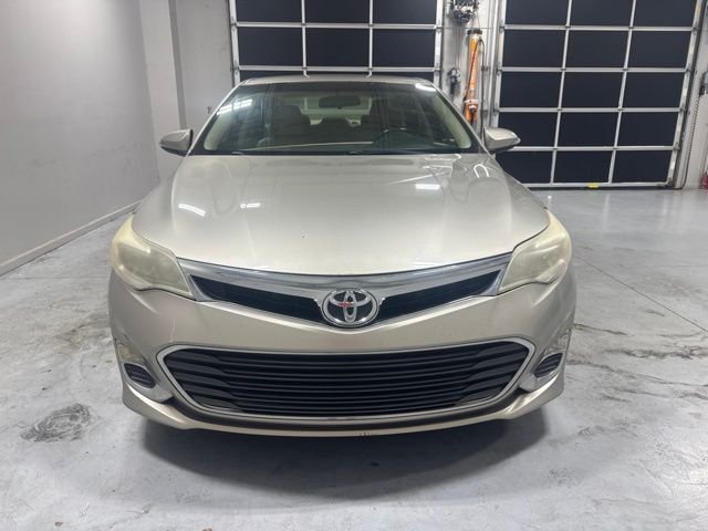 Used 2015 Silver Toyota XLE image 2