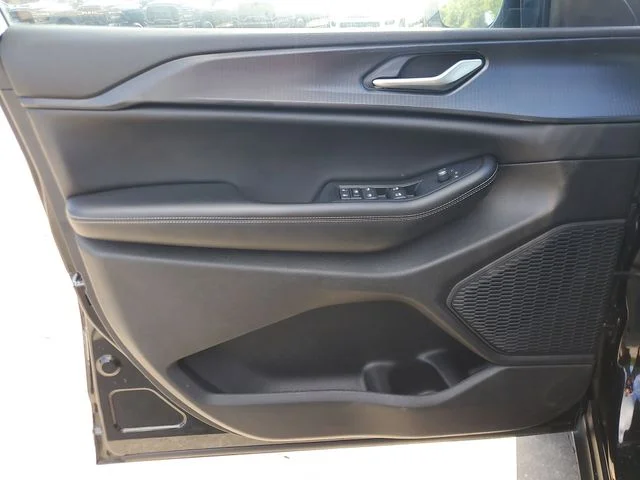 Used 2023 Black Jeep Altitude image 19