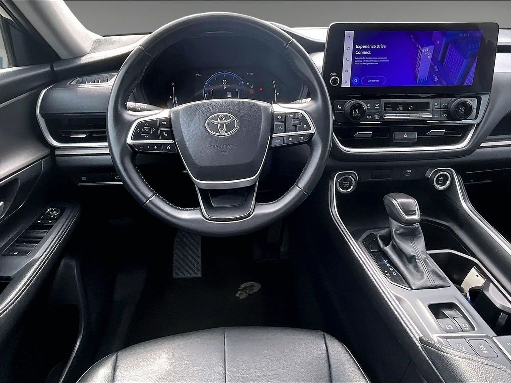 Used 2025 White Toyota XLE image 18