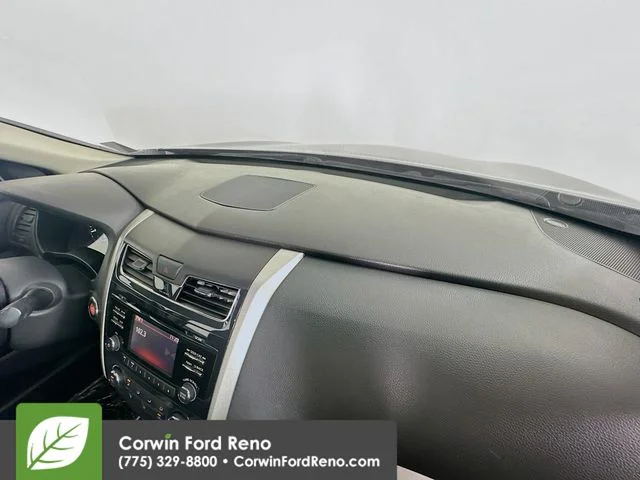 Used 2015 Java Metallic Nissan 2.5 S image 27