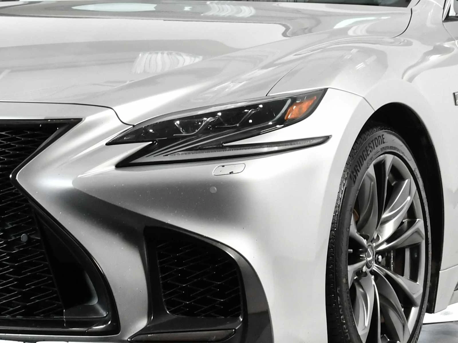 Used 2018 Liquid Platinum Lexus  image 11