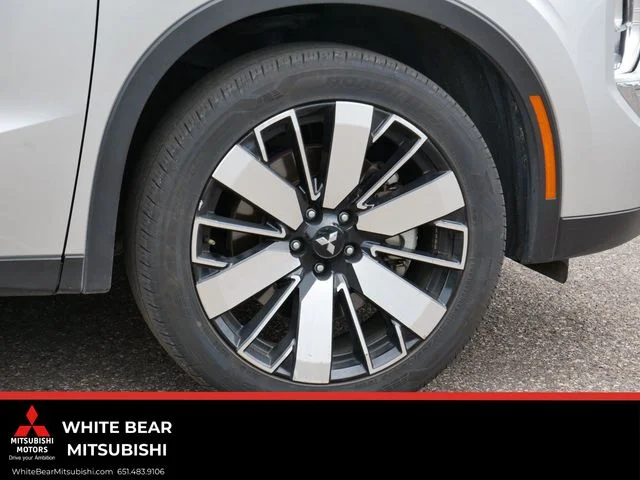 Used 2025 Gray Mitsubishi SE image 7