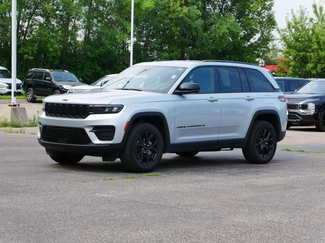 Used 2024 Jeep Grand Cherokee Altitude with VIN 1C4RJHAG6R8520068 for sale in White Bear Lake, Minnesota
