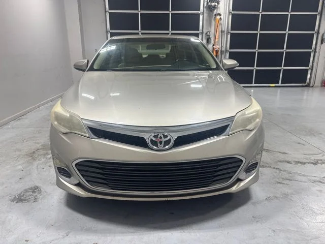 Used 2015 Silver Toyota XLE image 2