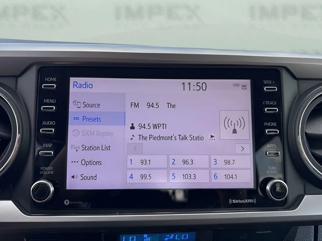 Used 2021  Toyota SR image 18