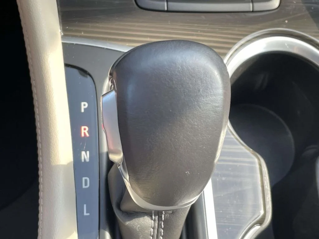 Used 2020 SUMMIT WHITE Buick Premium II image 28