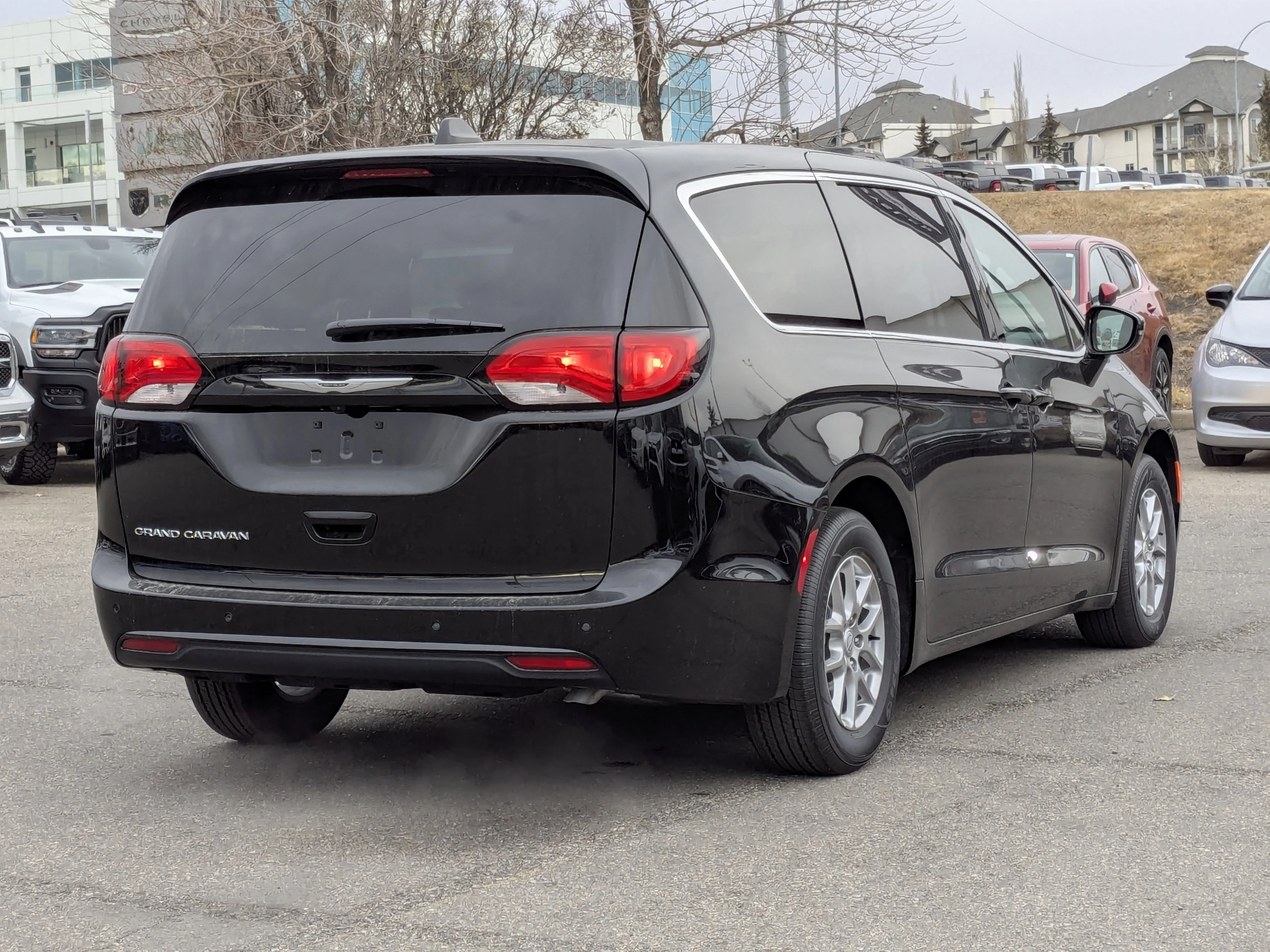 New 2026 Black Chrysler SXT - Power Liftgate - Power Sliding Doors - Leather - Remote Starter & Tons More! image 8