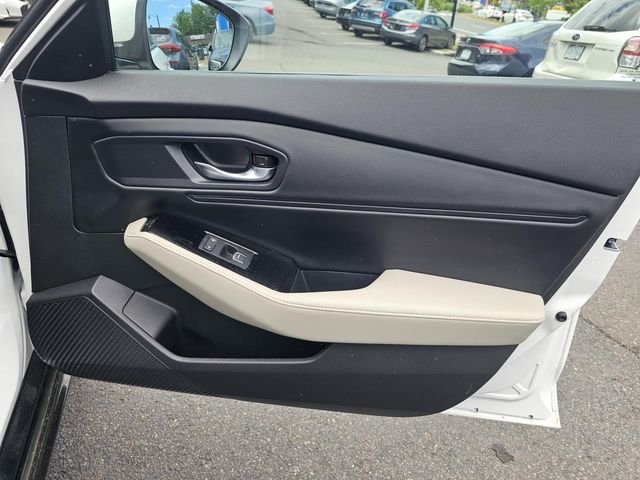 Used 2023 White Honda Touring image 12