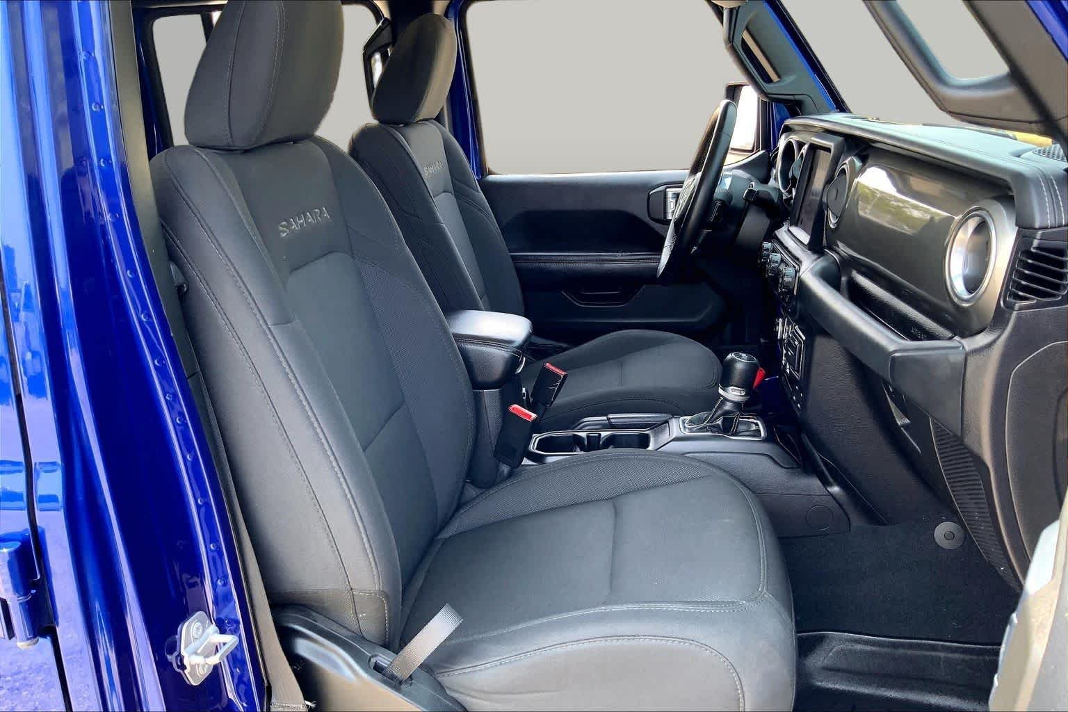 Used 2018 Ocean Blue Metallic Clearcoat Jeep Sahara image 9