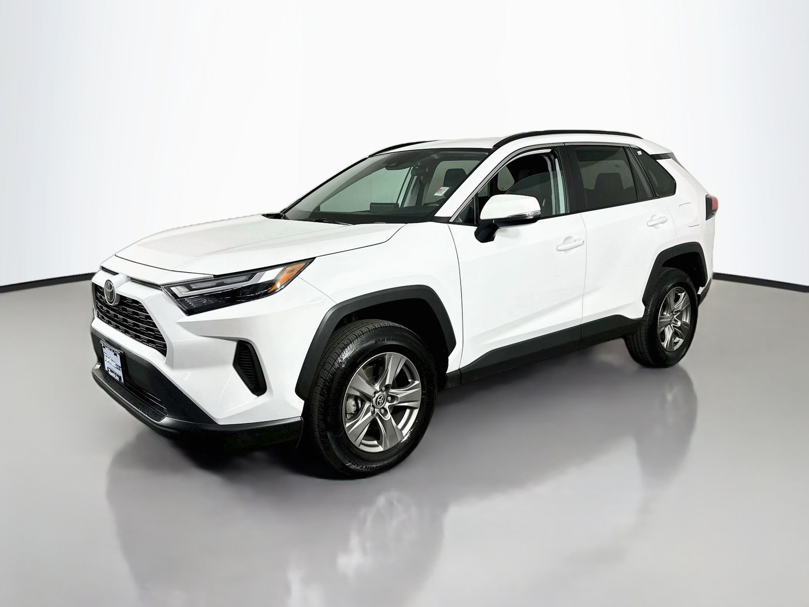 Used 2024 Ice Toyota XLE image 3