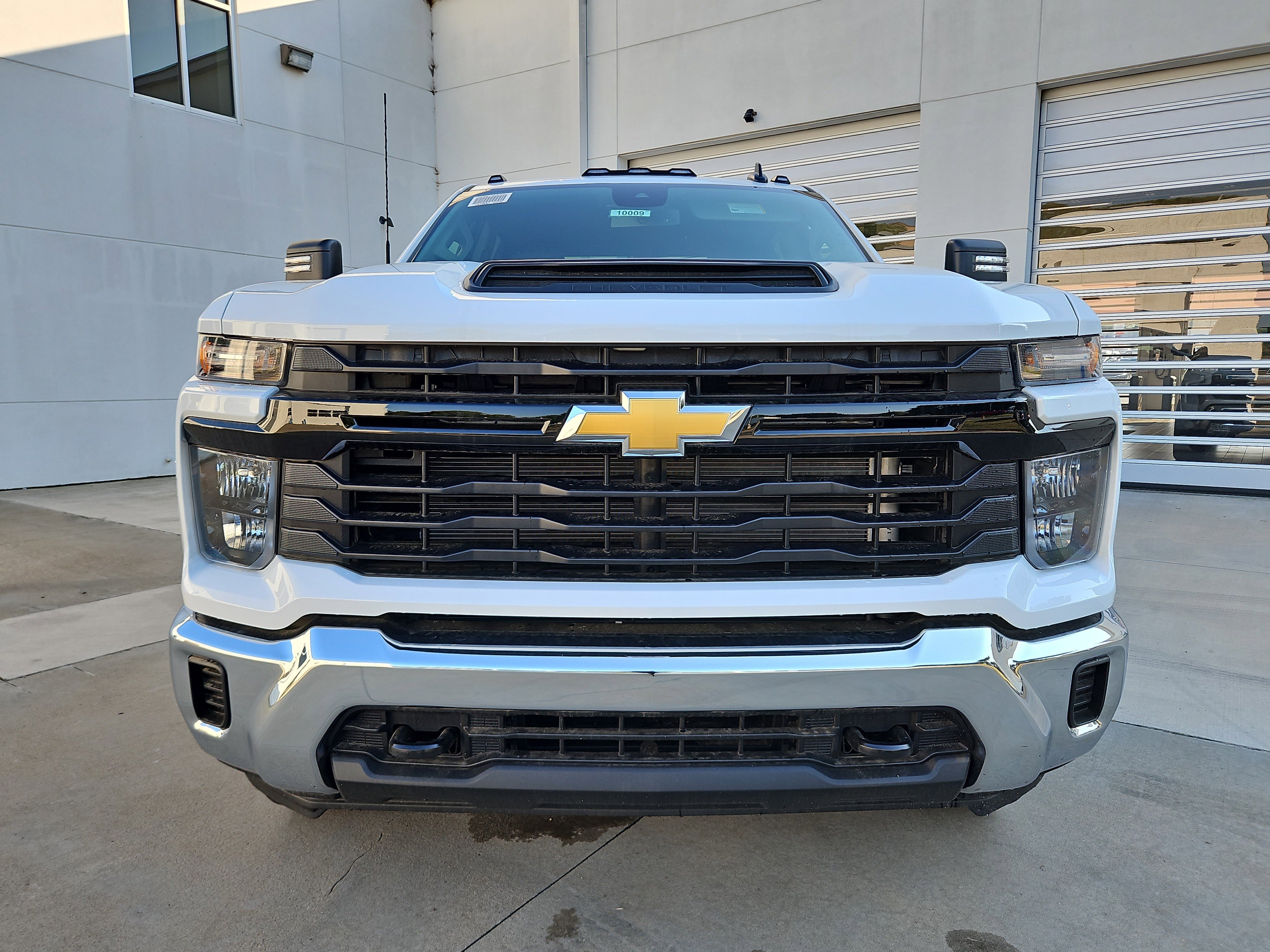 New 2026 Summit White Chevrolet WT image 7