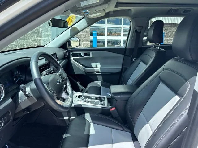 Certified Used 2023 Star White Metallic Tri-Coat Ford XLT image 13